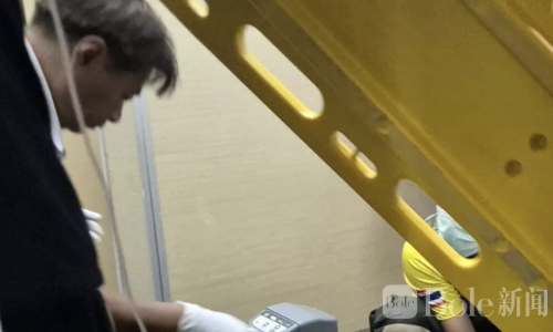 泰国警察在警局开枪自残！吓坏民众