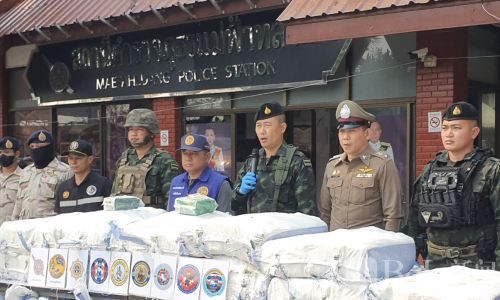 泰国军警联手拦截毒品运输车！现场缴获600公斤冰毒