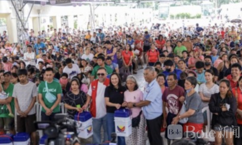 菲律宾大火受灾家庭获紧急救助！政府连夜送物资