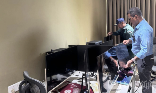 金边凌晨突袭！警方捣毁非法网络窝点多人被带走调查