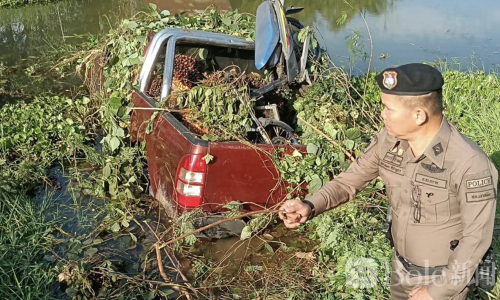 泰国货车意外翻车：毒品遗留现场，警方追踪司机