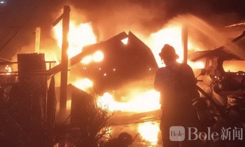 泰国老宅失火，工人宿舍和车库被烧，5辆车化为灰烬！