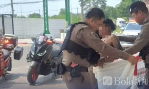 光天化日全裸上路！泰国男子骑车直奔油站引围观