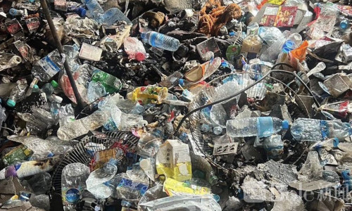 泰国著名寺庙住持住所失火，惊现性玩具和不雅书籍！