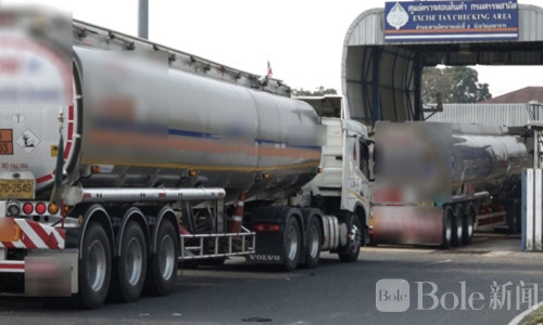 泰国边境40余辆油罐车排长龙，等待运往老挝！