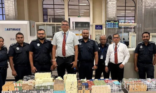 一周两起！又一中国男子斯里兰卡走私香烟被抓