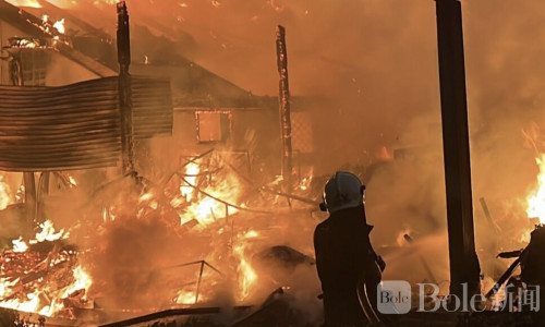 泰国家具厂突发大火，火势猛烈损失超两百万泰铢