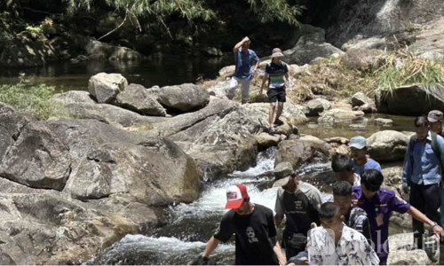 为救溺水侄子纵身跳瀑布深潭，泰国28岁男子力竭溺亡