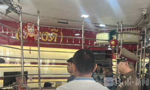 “蜘蛛侠”盗贼神秘潜入泰国金店，ATM刷走2.5万仍逍遥法外