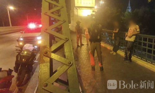 曼谷深夜惊魂，外籍男子持枪桥上抢手机被捕