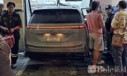 曼谷一汽车冲进便利店，造成8人受伤！