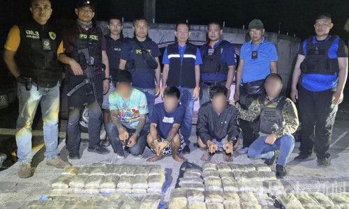 泰国端掉2个贩毒网络，5名毒贩被抓，毒品堆积成山！