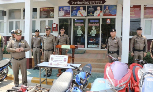 泰国卡拉信警方整治噪音与非法飙车，50位青年被拘