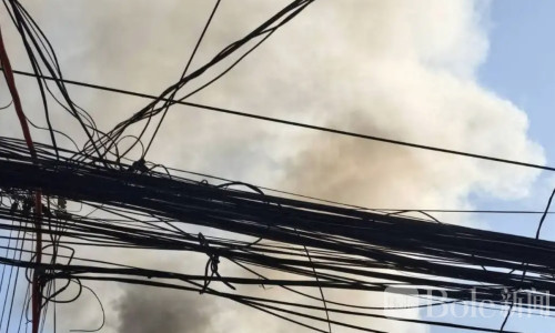 突发！马尼拉居民区清晨起火，火警已升至二级