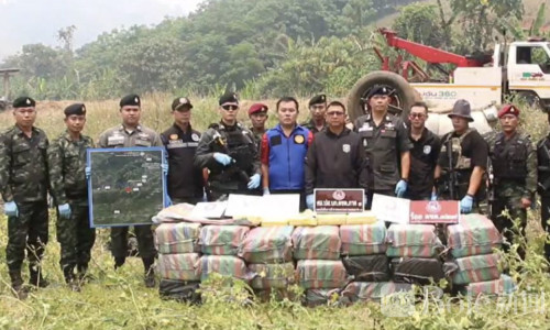 边境激战：毒贩开枪逃逸，泰警收缴数百万颗毒品！