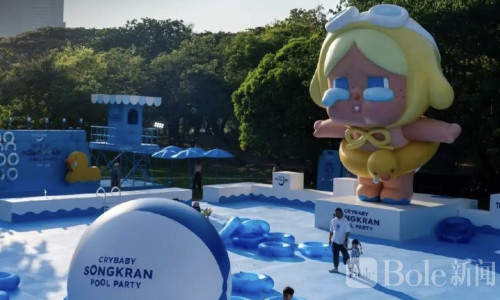 中国哭娃“空降”曼谷！宋干节直接变潮玩打卡现场