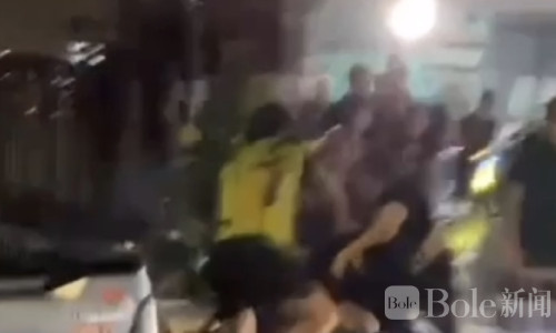 疑压到孩子引冲突升级！泰国男子被多人暴打引争议