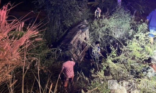 酒精超标酿惨剧，泰国宋干节返程皮卡失控坠沟致3死2伤
