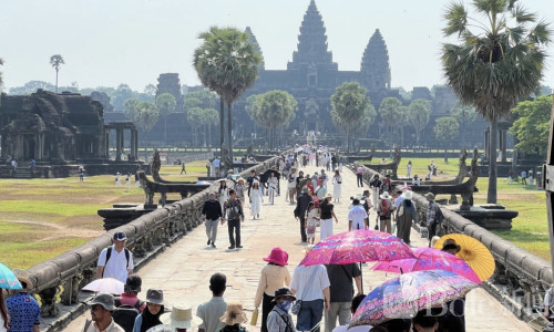吴哥窟游客榜洗牌：中国退至第四，柬埔寨祭出免签救场