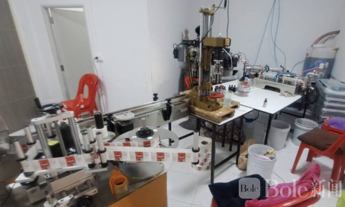 廊开府捣毁假药窝点，550万泰铢仿冒止咳糖浆被查4人被捕