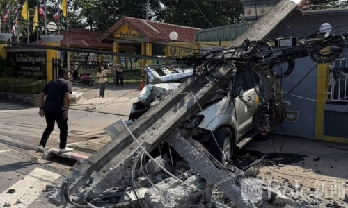 泰国普吉赴医途中失控撞电杆，老夫妇双双身亡