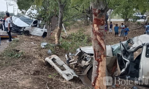 泰国呵叻府304公路暴雨车祸，皮卡相撞酿1死3重伤