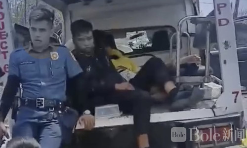 菲律宾奎松市警车失控撞墙，5名被押人员死亡5人受伤