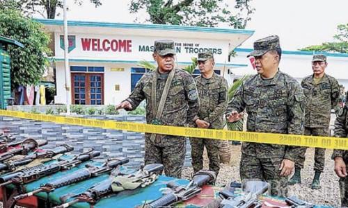 菲反政府武装争议再起，60人死亡事件引呼声