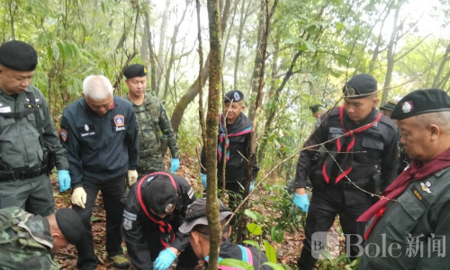 泰北军警山林激战毒贩，缴获57公斤鸦片嫌犯逃入山林