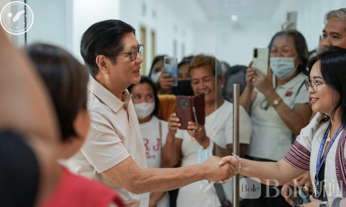 马科斯：政府没有“打盹”，正持续推动援助计划