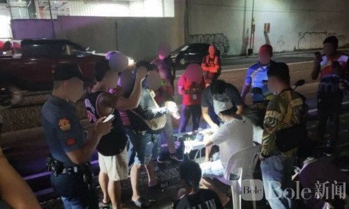 摩托劫匪当街枪击菲情报警员，逃窜翻车当场被一窝端！