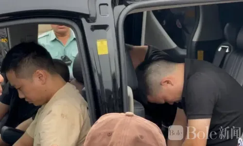 6名中国人躲在阿尔法车里搞电诈，柬埔寨警方都看笑了！