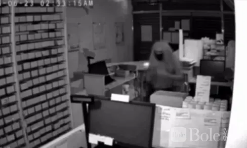 菲律宾19岁少年深夜拆屋顶闯药店，盗走十万比索财物！