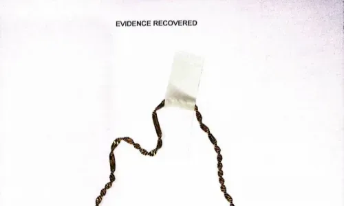 帕赛女商人兜售天价假黄金项链，涉嫌巨额诈骗遭逮捕！
