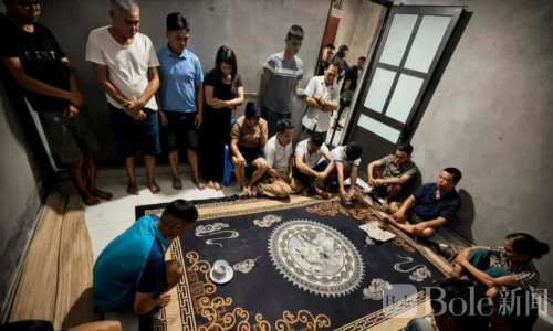 警方夜袭民宅赌场！21人涉赌被拘，现场查获大量赌资
