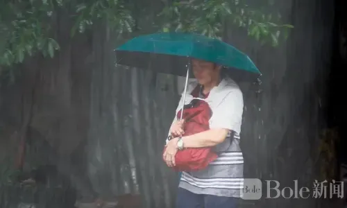 马尼拉又被淹了！强降雨致多路段瘫痪，台风再添变数
