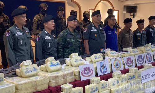 520万粒冰毒被截！泰北毒品运输车弃车逃逸