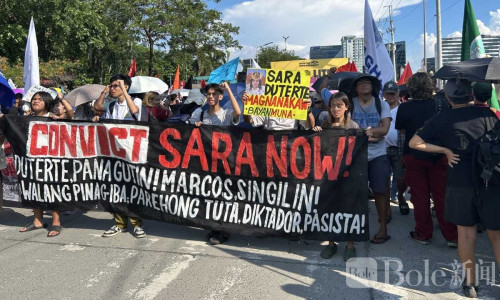 萨拉弹劾庭审首日，多方民众齐聚参议会外游行要求弹劾