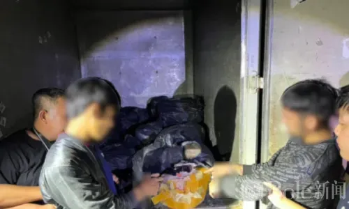 泰国警方截获390万粒冰毒运毒车，两名毒贩落网险流入曼谷