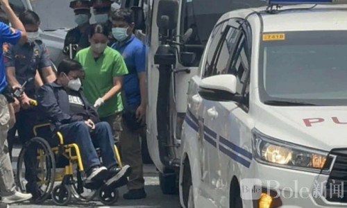 老杜盟友戴手铐、穿囚服转院！坐轮椅押赴医院接受独立体检