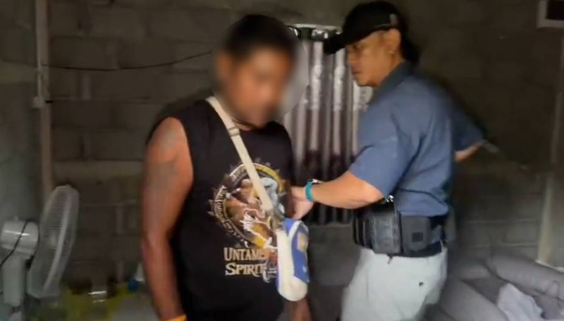 泰国“鸡哥”毒品交易曝光！警方破门抓人缴获冰毒证物