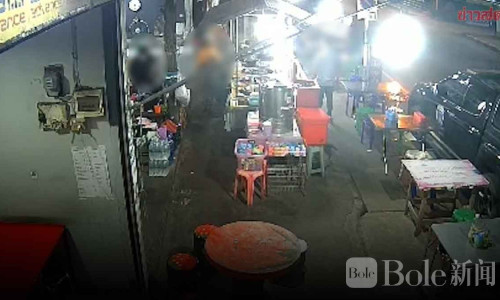 泰国醉酒顾客凌晨餐馆大闹！误以为被赶走，当场撒泼砸店