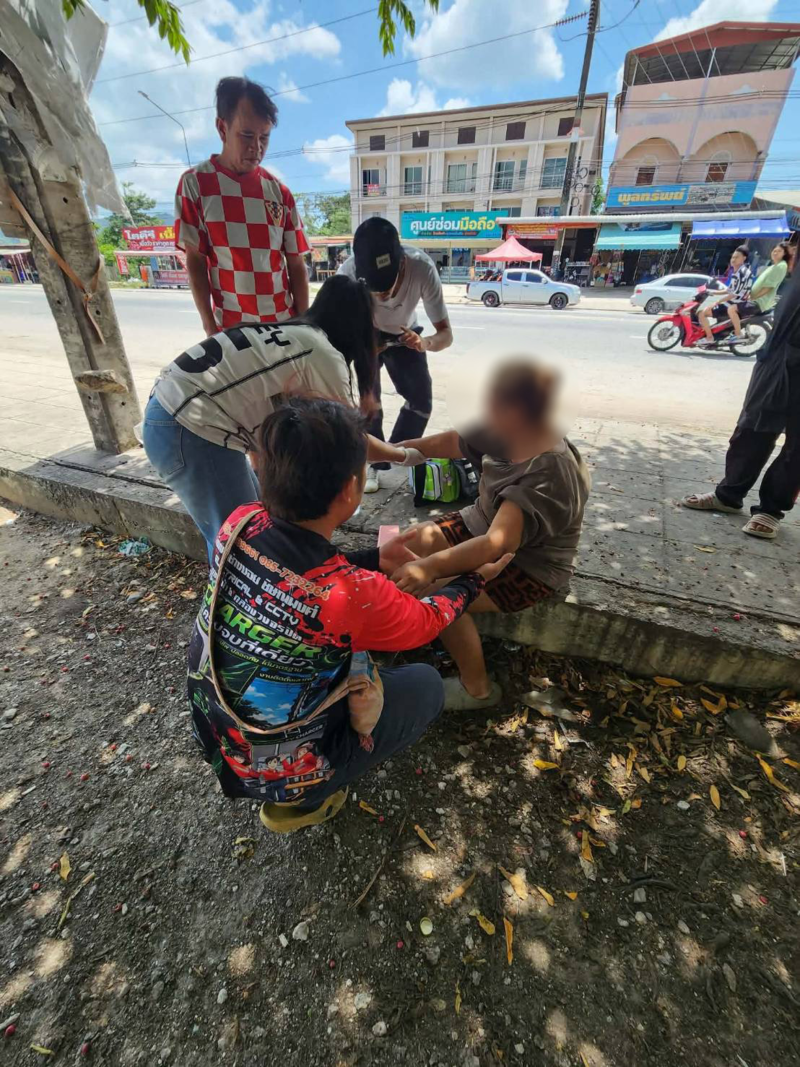 泰国女子抓包丈夫带“小三”逃跑，拦车时遭拖行险丧命！