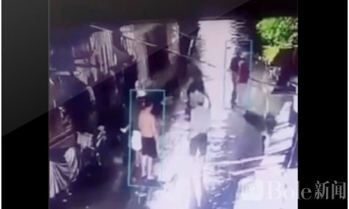 菲律宾街头上演“古惑仔围殴”！男子遭多人暴打当场死亡