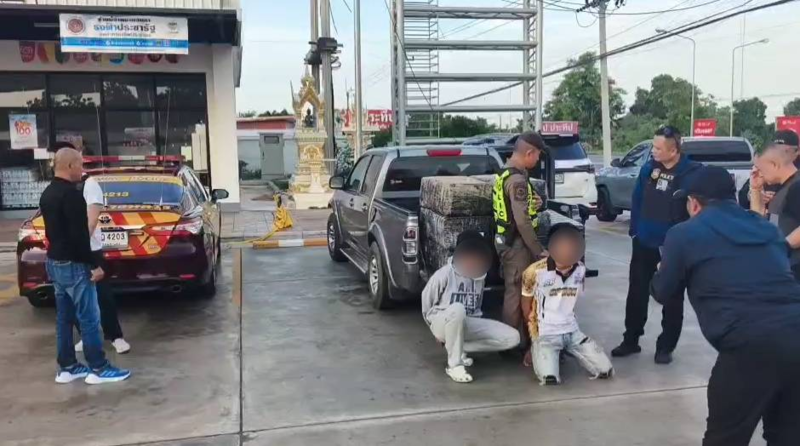泰国18岁少年运毒翻车！携280万颗冰毒在加油站落网