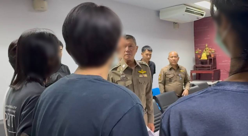 因旧怨引冲突！泰国少年持枪闯民宅，4人被捕