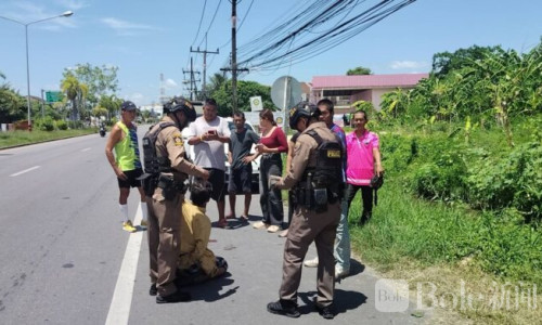 男子街头异常查看车辆袭警！泰国警员遭殴打致牙齿断裂