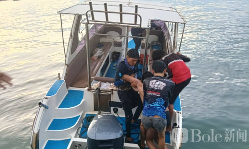 芭提雅海滩惊险一幕！印度游客游泳体力不支险溺水