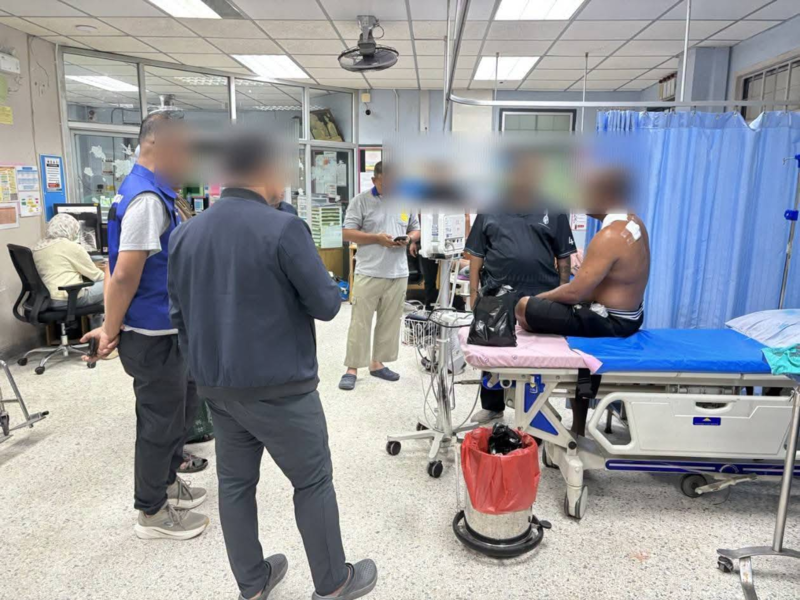 泰南巴吞尼突发袭击！不明武装伏击村安队，工作人员中枪
